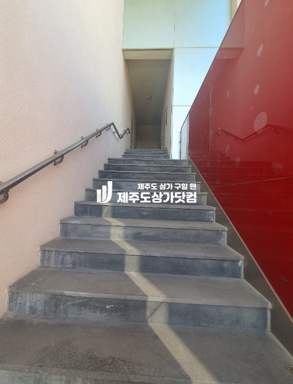 제주 제주시 애월읍 애월읍/하귀2리/하귀로 도로변/2층/넓은평수/무권리 연세 매물번호 13151 사진 4