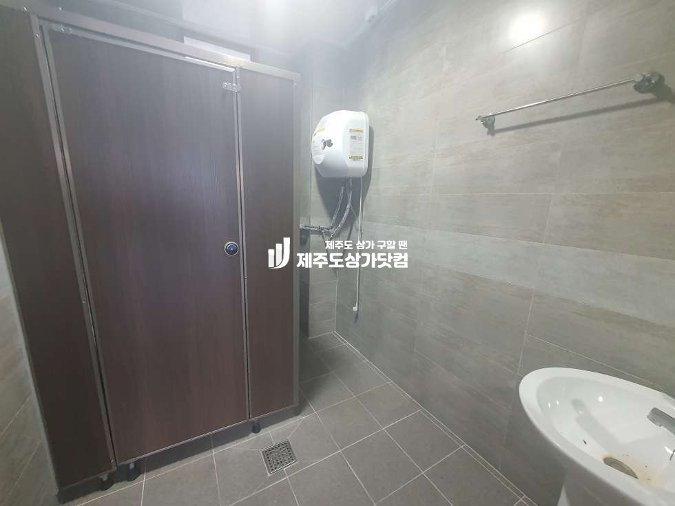 제주 제주시 조천읍 함덕리 조천읍 / 함덕리 / 조천우회로 대로변 / 노출좋은 큰평수 / 1층 무권리상가 / 월세임대 월세 매물번호 13697 사진 3