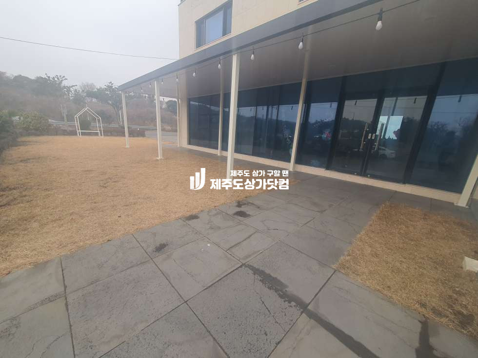 제주 제주시 조천읍 와흘리 봉개동 / 번영로 / 대로변 / 넓은평수 / 노출상가 / 1층 / 무권리 분할가능 연세 매물번호 13699 사진 2