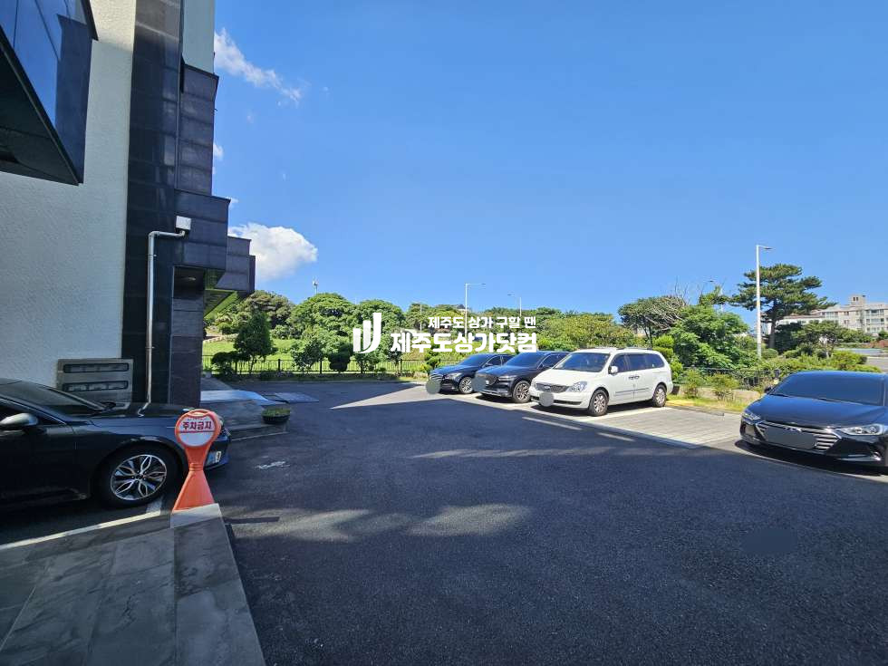 제주 제주시 오라삼동 오라오거리 서광로 대로변 주차가능한 1층 상가,사무실 연세 매물번호 13554 사진 3