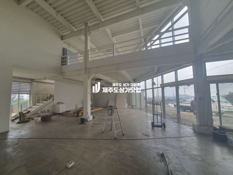 제주 제주시 한림읍 금악리 한림읍 / 금악리 / 금오름 / 도로변 / 1.2F 상가 통임대 월세 월세 매물번호 13749 사진 2