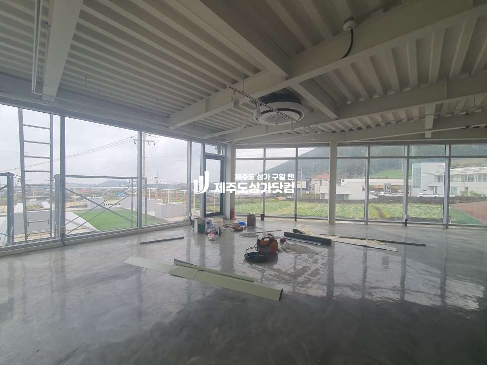 제주 제주시 한림읍 금악리 한림읍 / 금악리 / 금오름 / 도로변 / 1.2F 상가 통임대 월세 월세 매물번호 13749 사진 5