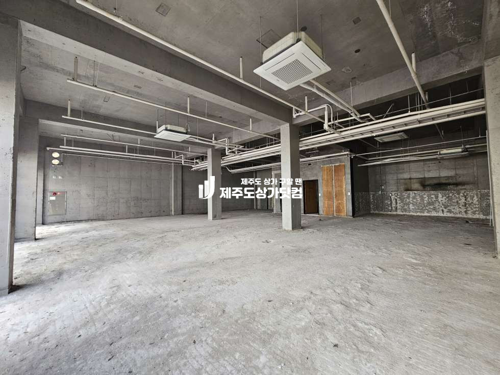 제주 제주시 노형동 [노형동]제주일고앞교차로 버스정류장 대도로변 1층 상가ㅣ주차가능 연세 매물번호 13797 사진 1